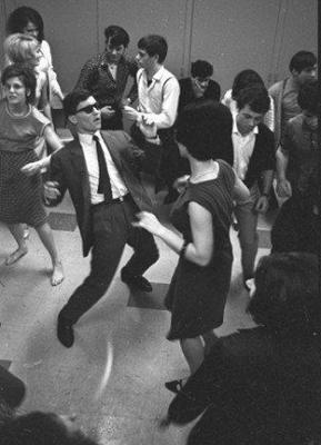 Прикрепленное изображение: правила поведения на танцевальных вечерах 02.jpeg